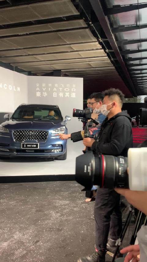 奚梦瑶这场红毯全场状态最佳，造型最好，身材最顶，白大高挑