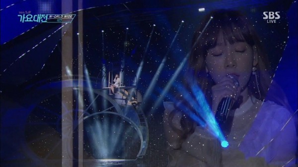 九年前的今天(161226)，金泰妍 在SBS歌谣大战中带来 60帧