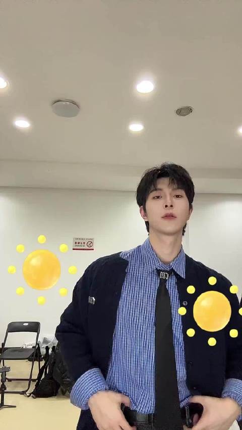 哈哈哈哈哈闺闺想让老冰跳的 他老婆跳了