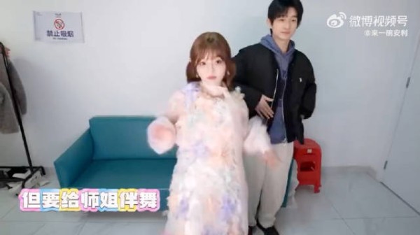 黄霄雲危晋宇同跳滑溜溜舞，师姐师弟高颜值引关注