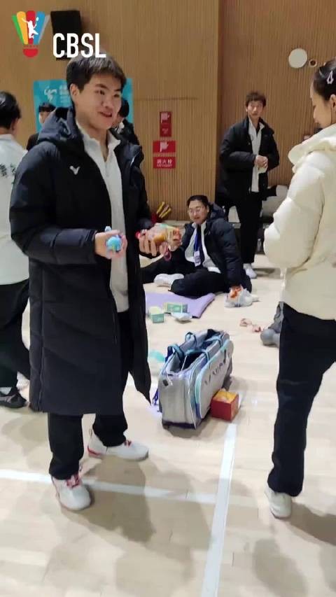 人好好的一只乖猪，谁来换都给换，手里换着换着都第四只了