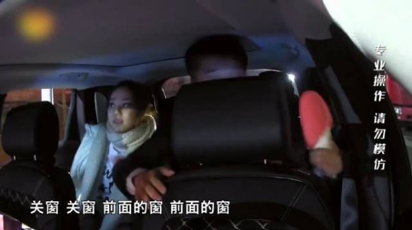 明星整蛊无下线？邓紫棋半夜遭大猩猩袭击，看到司机的迷惑行为后差点爆粗口