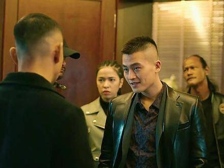 欧豪演绎黑帮角色气势逼人，尽显硬派风范