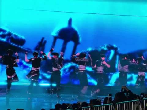 杨博文演唱中即兴喊yeah引粉丝热议