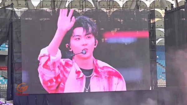 马嘉祺TF新年音乐会最后一天打招呼CUT 今天也是超帅一天的小马