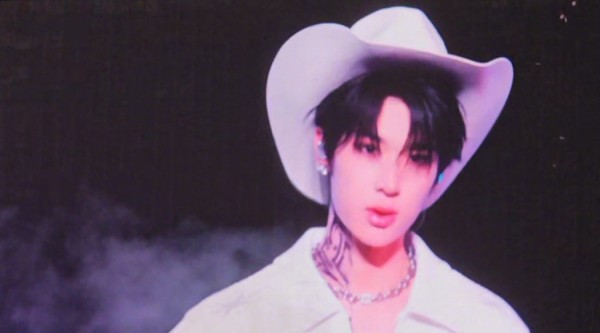 张峻豪牛仔造型亮相新音节目，SOLO舞台燃炸全场