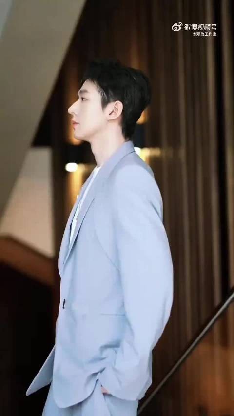 邓为内娱现役法拉利！没有故意耍帅，有些气质与生俱来！