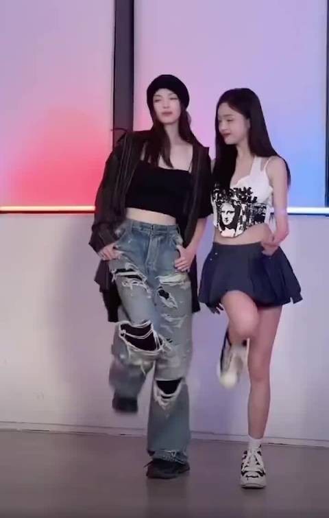 钟楚曦吴宣仪同台热舞，这就是蜂腰肥臀么？