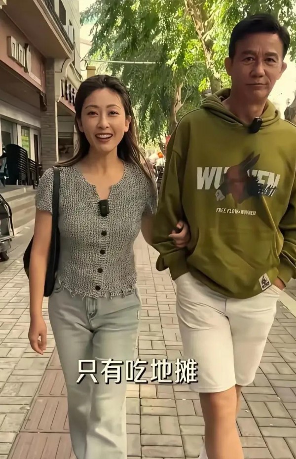 66岁李子雄与43岁王雅琦，相差二十余岁，却是一对超幸福的夫妻！