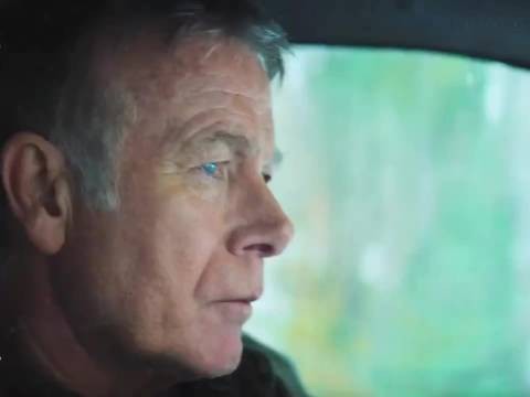 男人开车时只为躲避一只熊，却接连害死两个人《关只熊什么事》