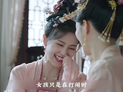 女孩仅用一条手帕，就抢了姐姐的皇后之位