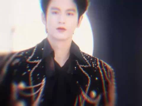 张凌赫生日当天述职汇报2025年鹅综经历