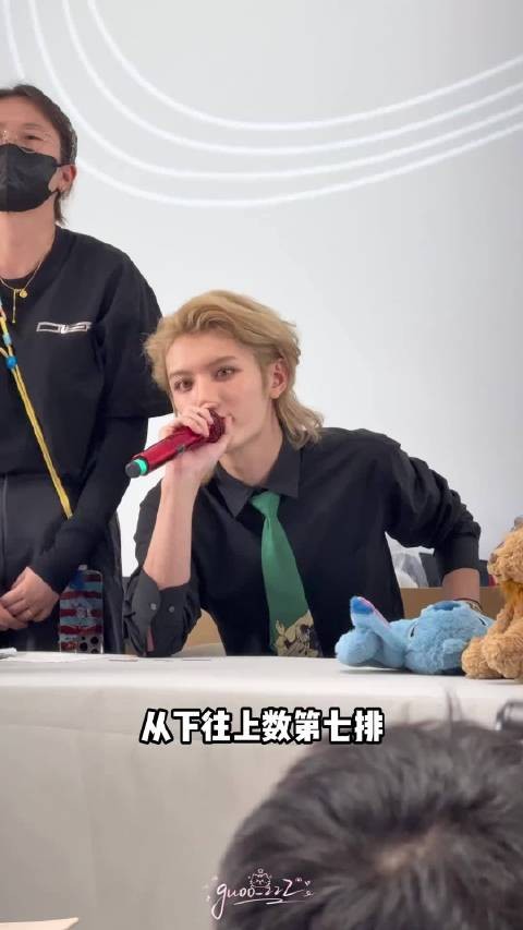 “是你自己滚出去还是我给你拎出去” 灵超就不会惯着私生