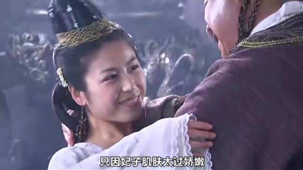 只因爱妃皮肤太嫩,皇帝竟将她煮了吃,还分给大臣们