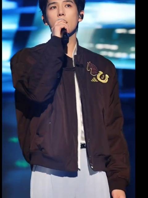 王安宇东方卫视跨年演唱会彩排路透,帅出了新高度,期待今晚!