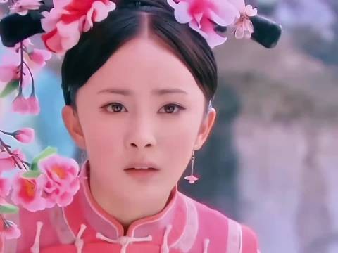 谁当年没喜欢过杨幂的晴川啊？连那首五音不全的《爱的供养》都火得一塌糊涂