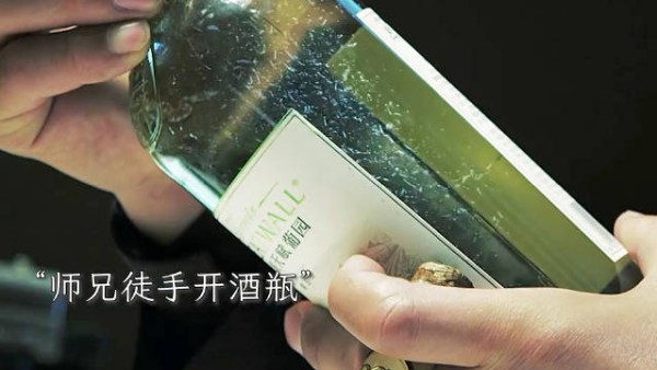 小伙英雄救美被活埋,砸开百斤铁鞋无人能敌