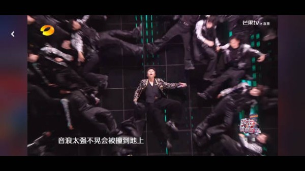 不开玩笑,邓超全开麦唱跳7分钟打败内娱80%歌手,满场跑气血好足