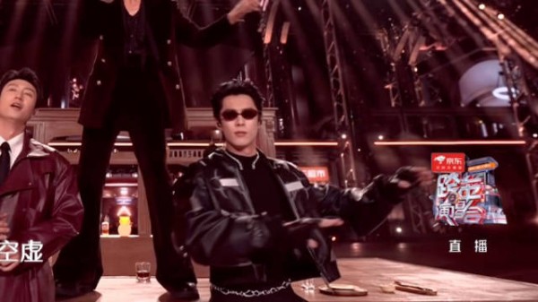 王鹤棣宋茜跨年即兴二创Der der der，借位pose点燃全场