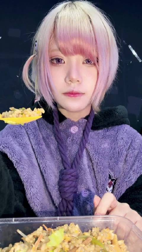 表演电炒饭消失的魔法！