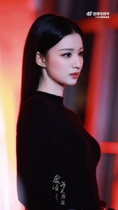 王楚然 所有人都来欣赏这个帅气冷都女