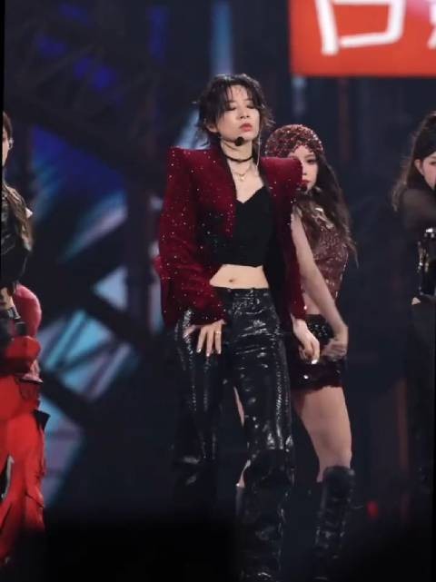 李斯丹妮湖南跨年舞台直拍封神，舞蹈精准零失误