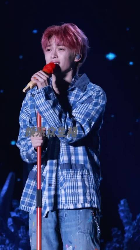 《我怀念的》 眼睛亮亮的 像快哭了一样