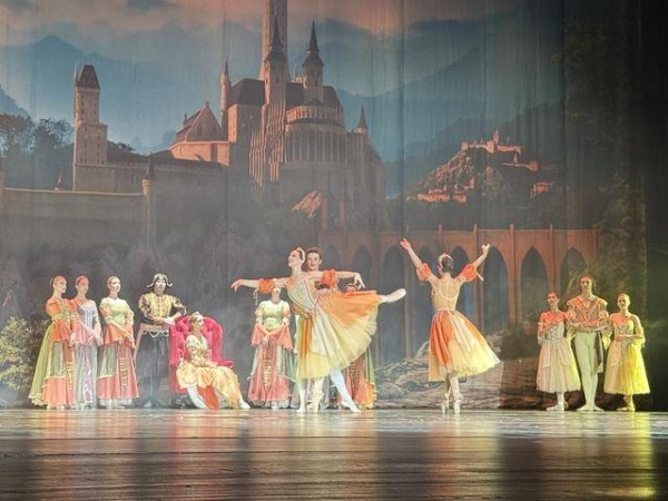 百年芭蕾经典邂逅天鹅之城 俄皇家芭蕾舞团《天鹅湖》三门峡唯美上演