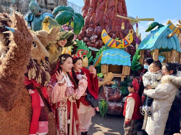 上海海昌公园迎节日大客流,全天有超百场演艺活动