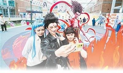 当年轻人来到电影节(文化中国行·人文观察)