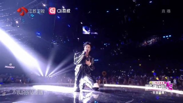 单膝跪地这段 反复看了800+n遍