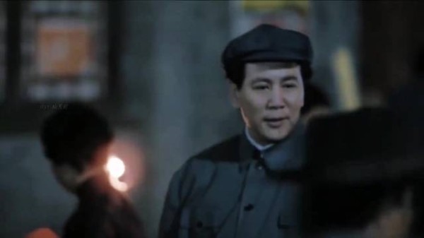 那天他很开心,偷偷溜出城,在街上吃了一碗羊肉泡馍