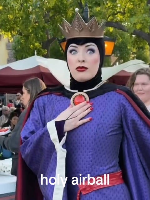 迪士尼辞退毒皇后演员Sabrina,因游客投诉角色粗鲁