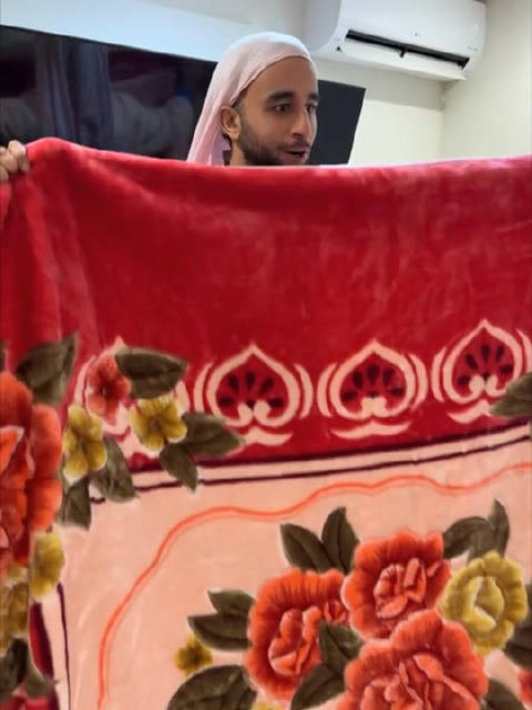 还以为只有咱们盖这种大花毯,没想到全世界都喜欢用!