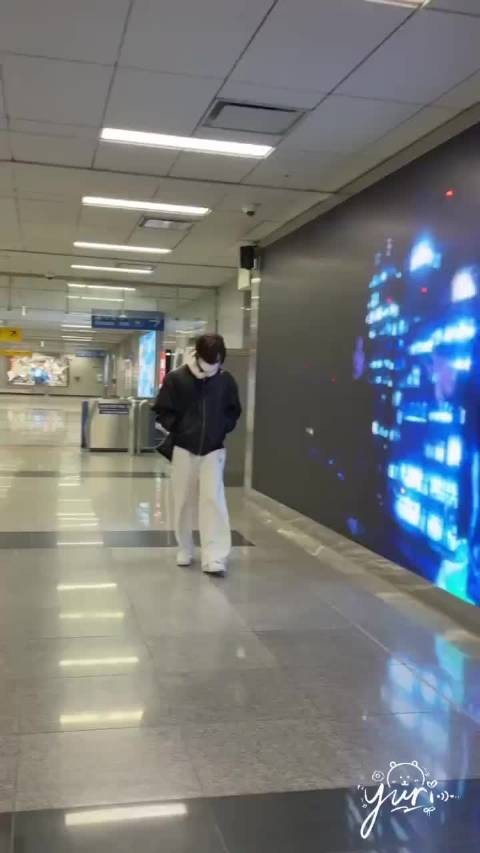 jayjay再赴应援大屏与粉丝互动