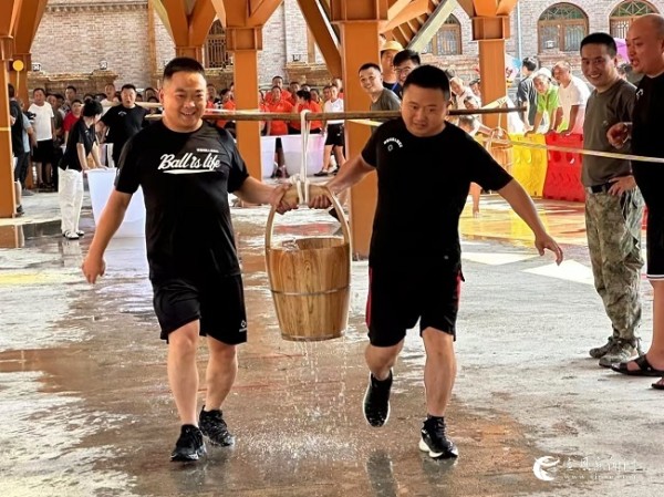 挑水接力.jpg