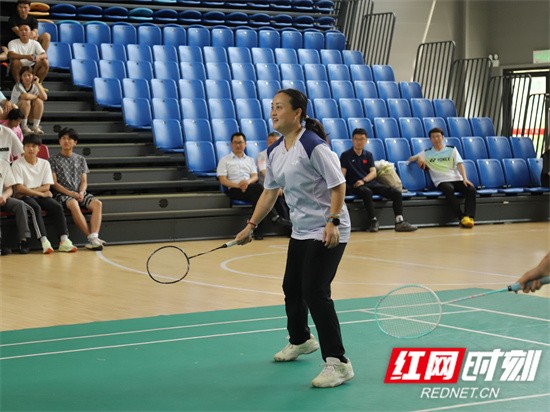 吴梦灿 (164)姓名与我校师生进行实战演练_副本.jpg