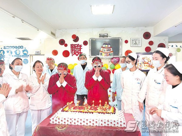 集体生日会。全媒体记者杨梦蝶 摄