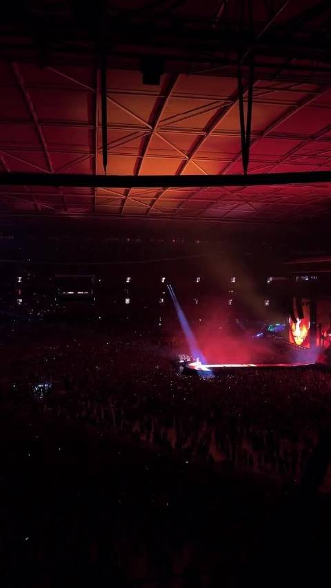 Gaga演唱会上完厕所回来时