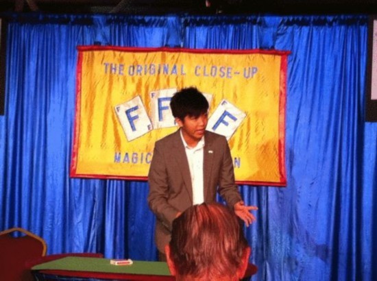 春晚最萌魔术师周家宏被曝读世界名校 低调阳光