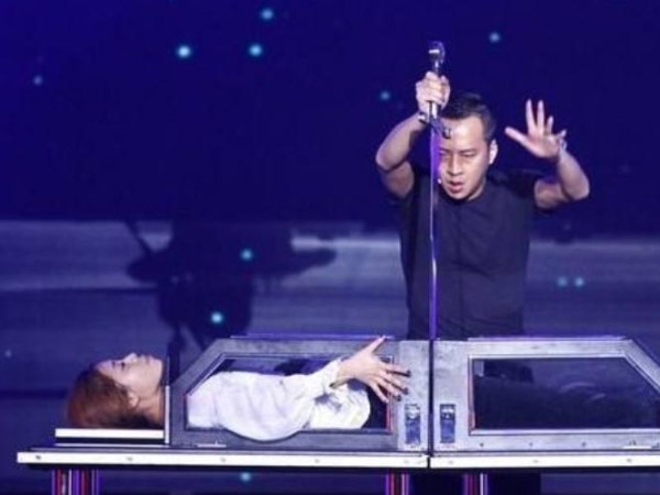 点击率最高的“夺命”魔术，终于揭秘了！网友：感觉智商被侮辱！