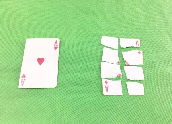 纸牌魔术揭秘：撕碎与还原的神奇原理