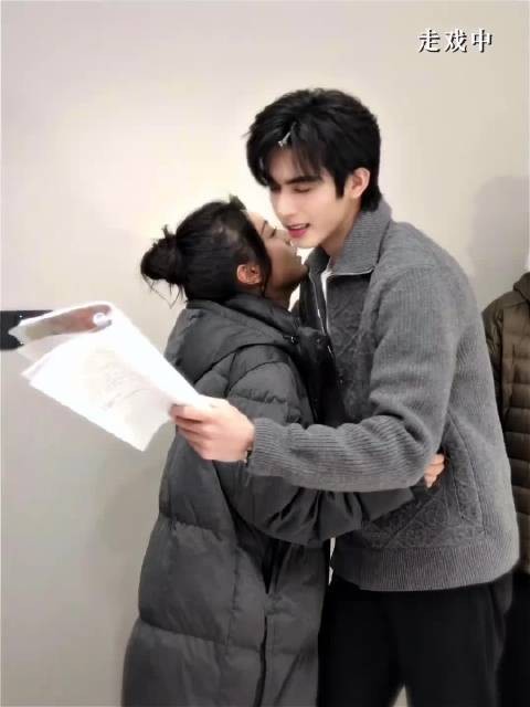 心有林曦抱不够,我看不够,这个冬天有骄阳似我也太幸福了