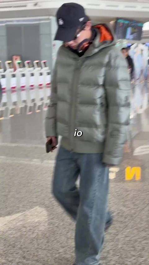 辛云来今日路透 出发参加w风尚晚宴啦 起落平安 期待云来 辛云来