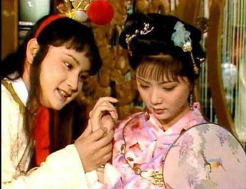 《红楼梦》:贾宝玉将宝钗比喻杨贵妃,为何她会如此的不淡定?