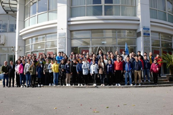 材料学院教职工“金秋健步走”活动举行