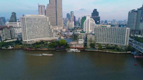 带娃住湄南河边，曼谷慢<a target=