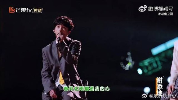 李宇春黄子弘凡深情合唱《真的爱你》致敬母爱