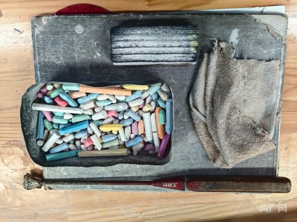 叶连平用了多年的教具（央广网记者 张琳琳 摄）