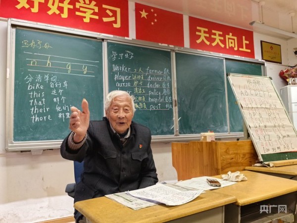 叶连平在课堂上（央广网记者 张琳琳 摄）